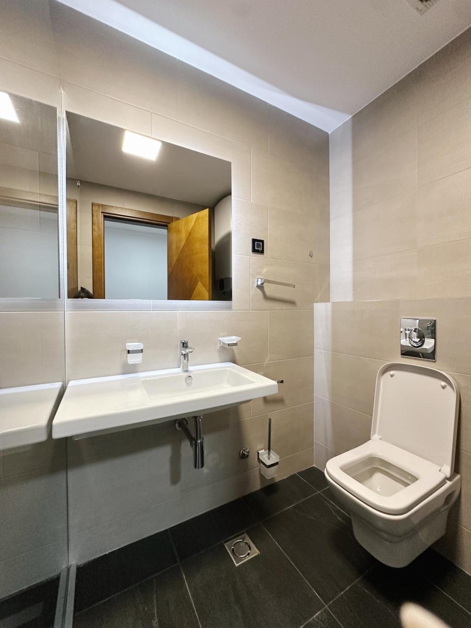 Apartman Hill Homes Mal